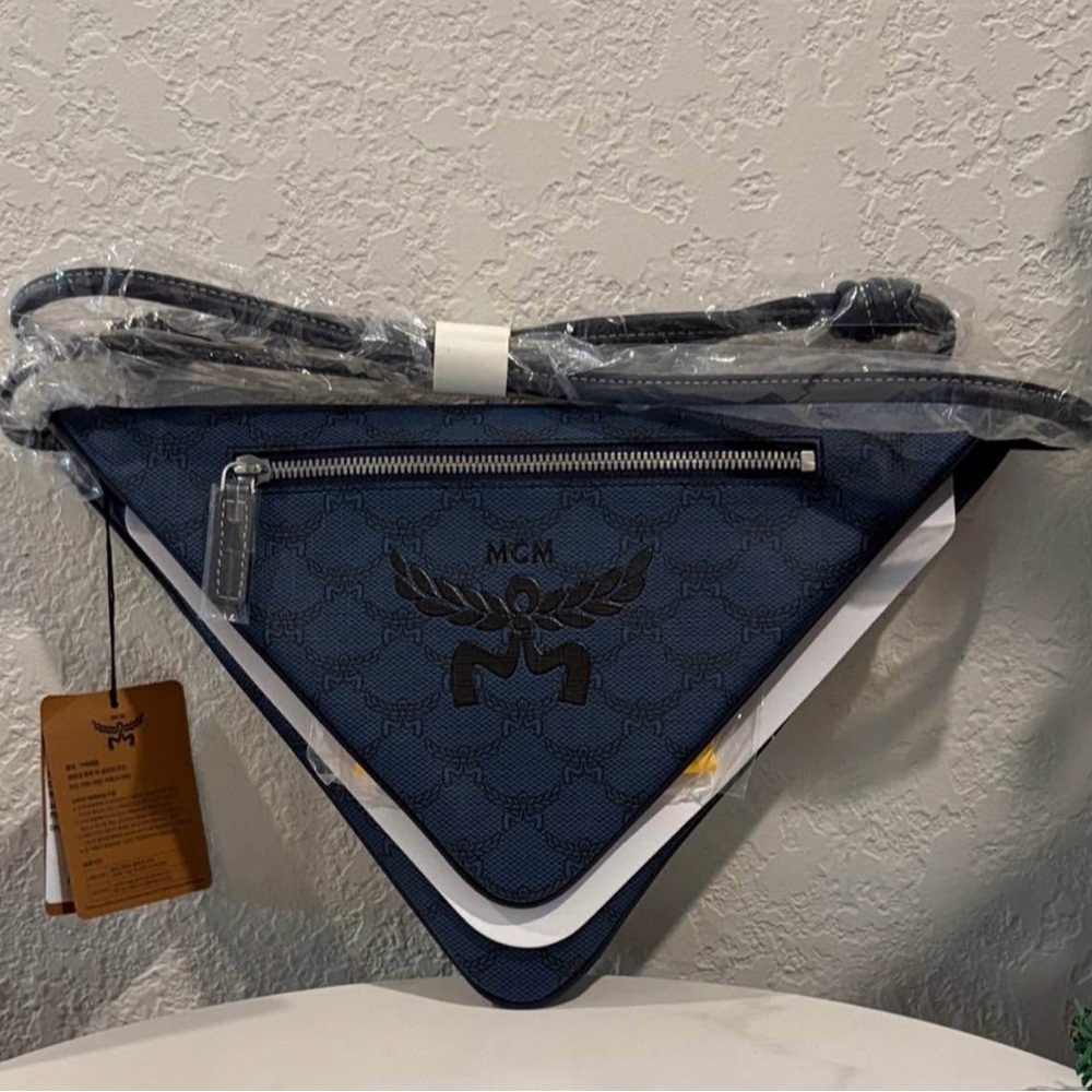MCM Himmel Triangle
Crossbody Bag In Lauretos NWT - Picture 6 of 6